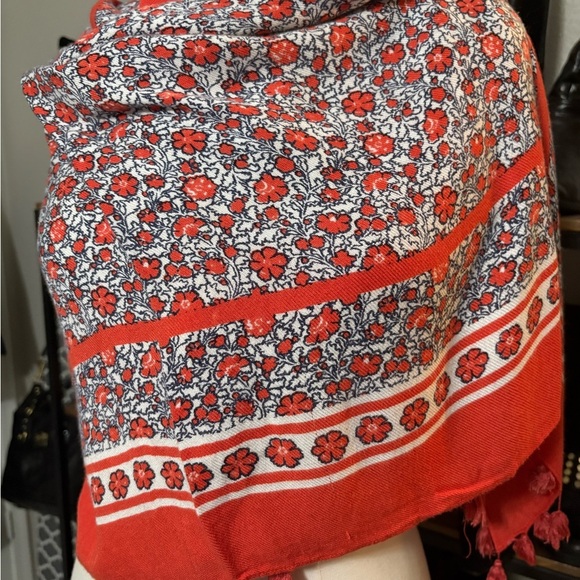 Michael Kors Red and White Floral Geometric Scarf with Ref Tassels on Corners - Picture 4 of 10